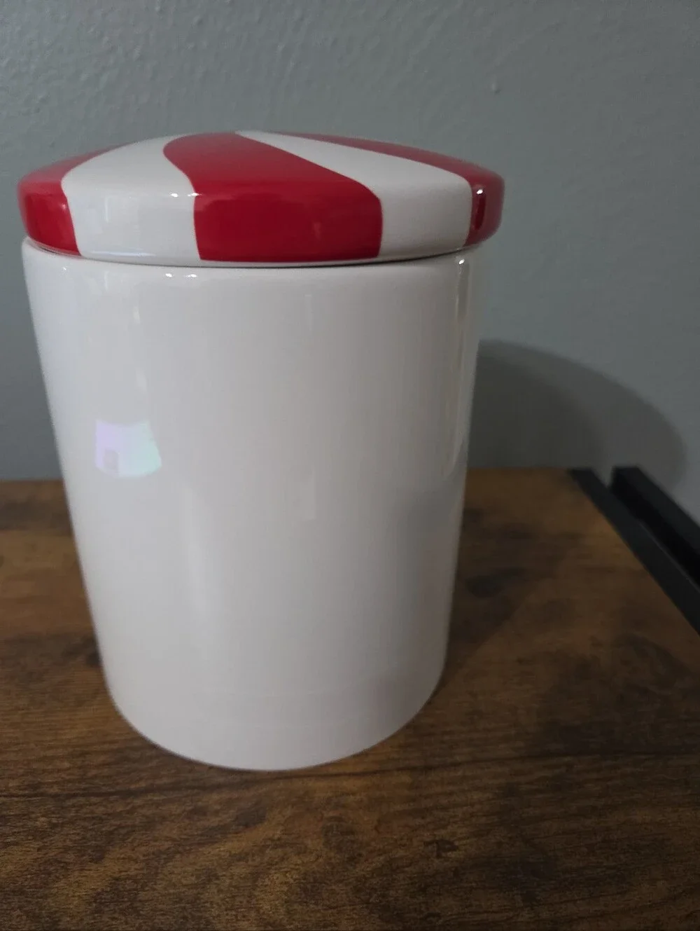 Hallmark stylish white